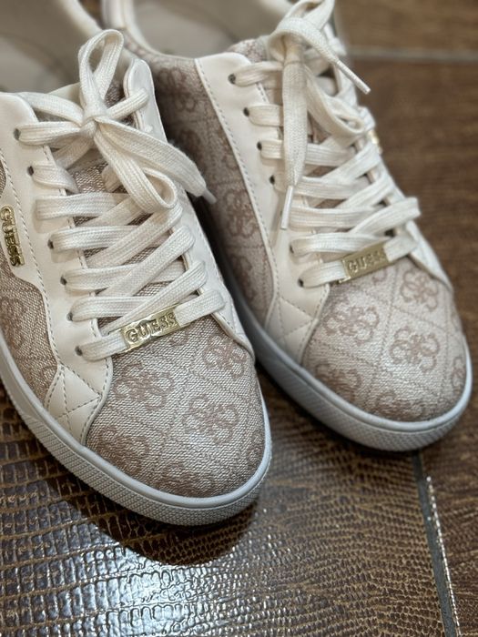 Продам кеды guess оригинал женские