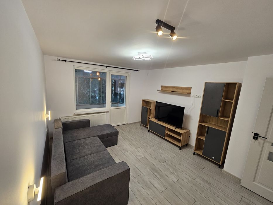 De inchiriat Apartament 2 camere, dormitor living, camara balcon