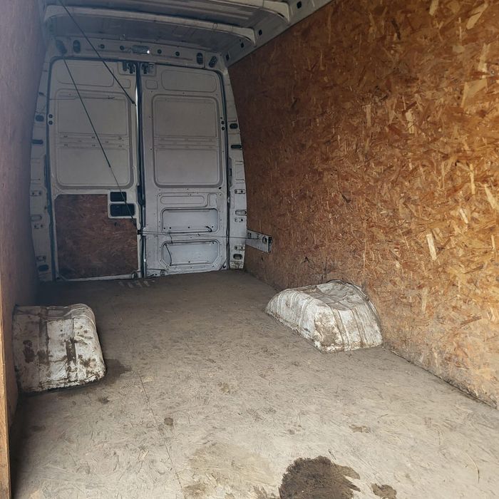 De vânzare duba pentru dezmembrări