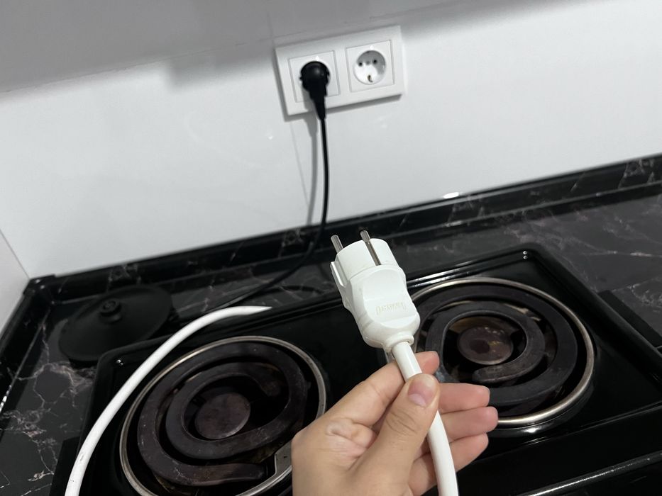 Продам электрическую плитку!