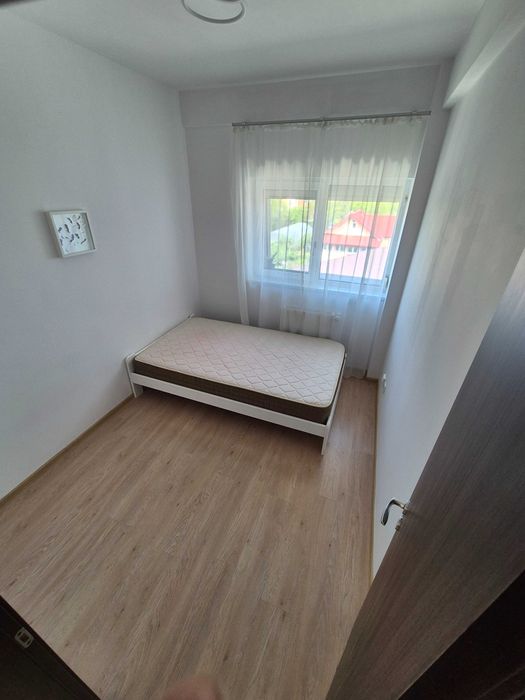 Vand apartament cu 3 camere