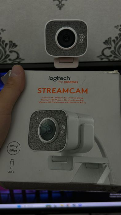 Веб-камера Logitech StreamCam белый