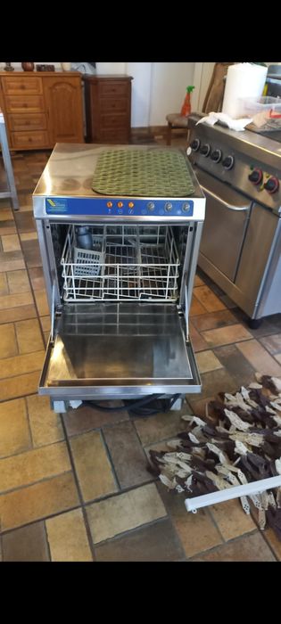 Vand utilaje bucatarie