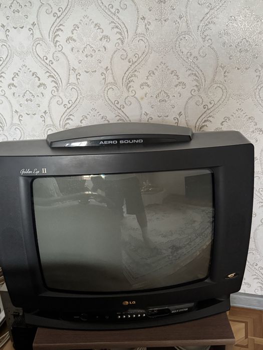 Телевизор LG Golden Eye 2