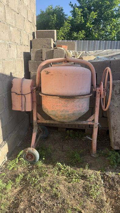 Продам Бетонмешалку