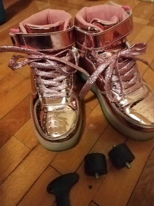 Ghete fete cu role Heelys