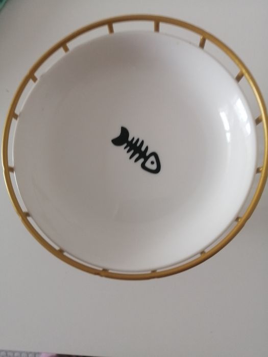 Продаю миски для кошек и собак.