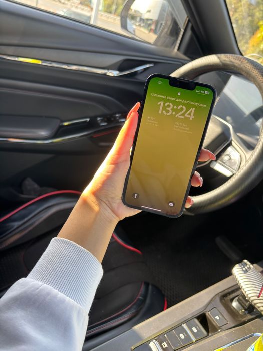 iPhone 13 теёмно-синий цвет