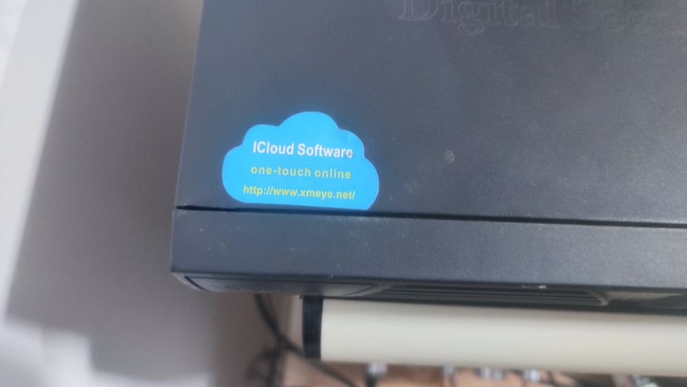 Видеорегистратор  DSS IP  8 каналный 500 gb HDD хороший состояние