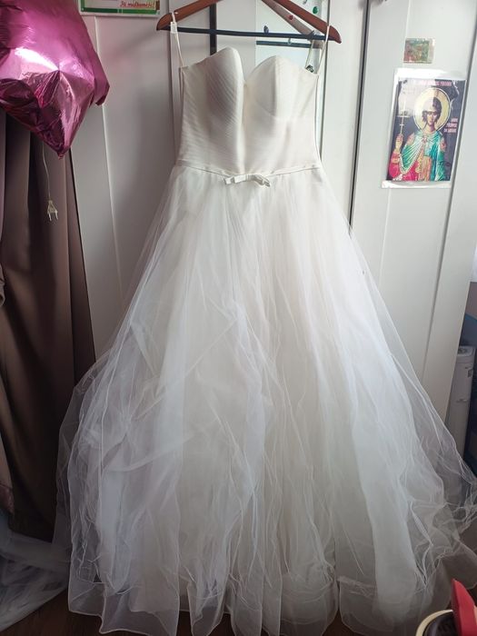 Vând rochie de mireasa cu voal