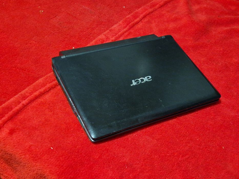Mini laptop Acer cu Windows XP