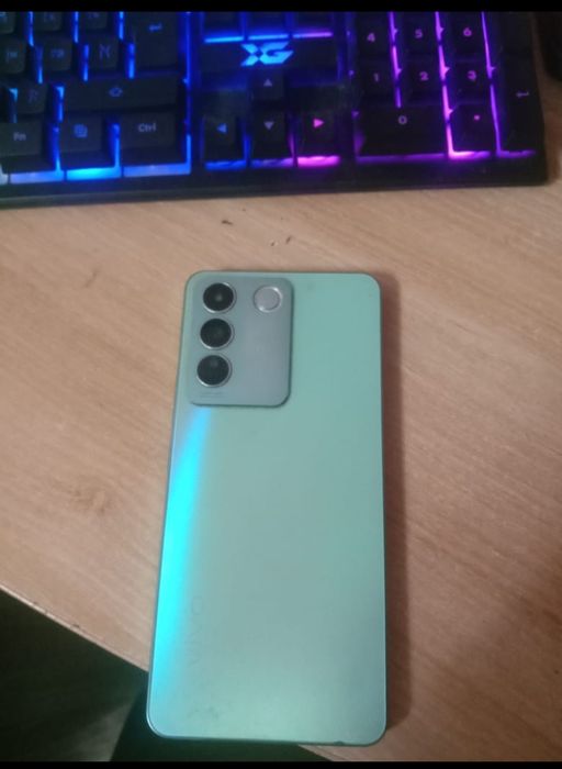 Продам Vivo v27e