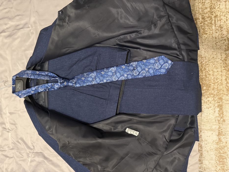 Костюм тройка с галстуком