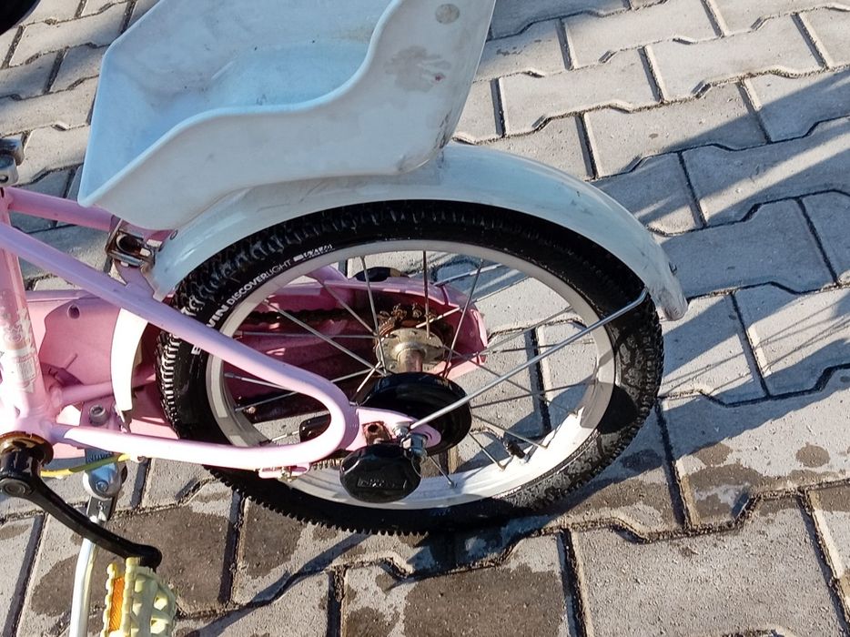 Vând bicicletă fetițe 250 lei negociabil