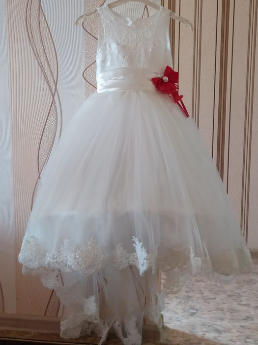 Продам платье на возраст 5-6лет