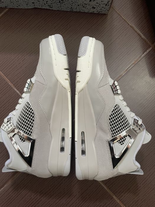 Jordan 4 Frozen Moments