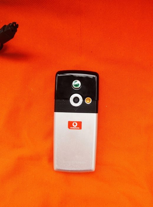 Sony Ericsson t610 + charger ( orice rețea)