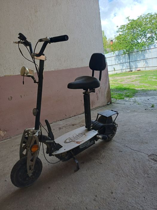 Trotineta electrică ca nouă