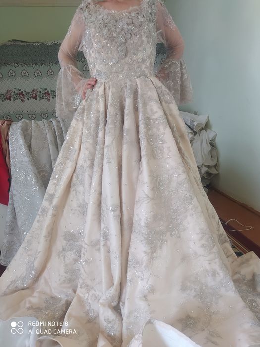 Oq koylaklar salon uchun