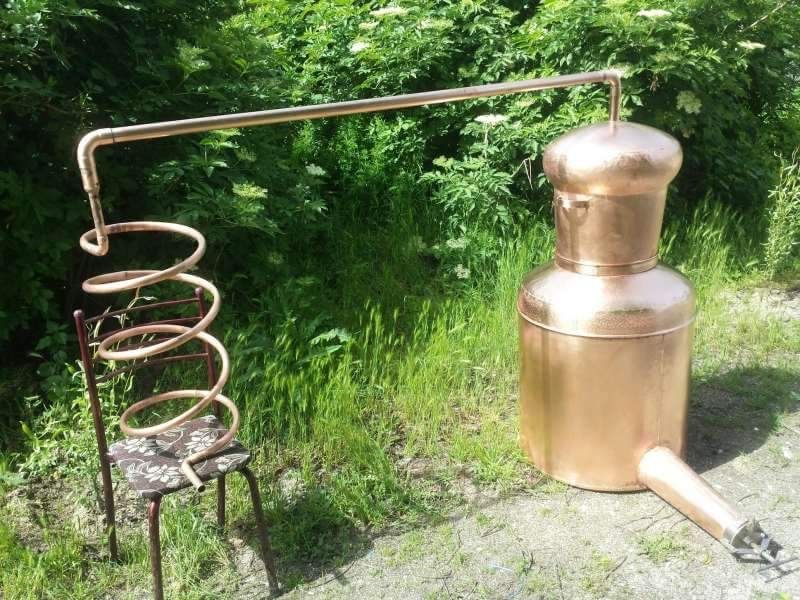 Казани и дестилатни системи по поръчка и налични