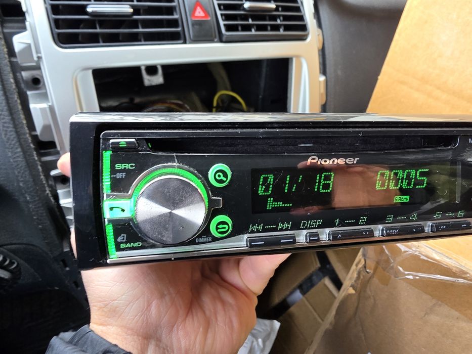 Продавам Pioneer deh-x5700bt