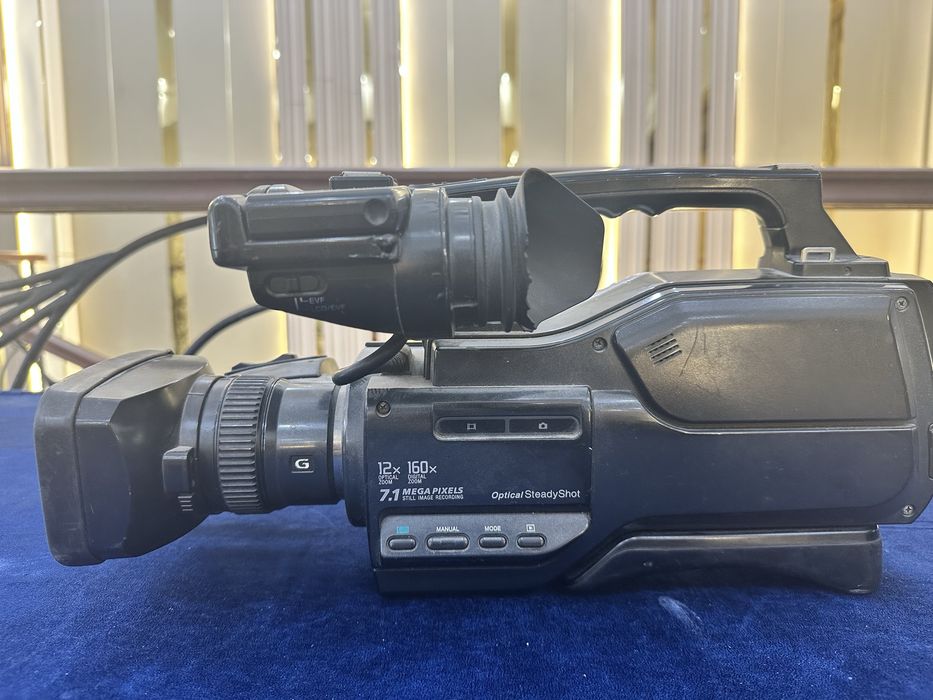 Продам видоеокамеру Sony HXR-MC1500