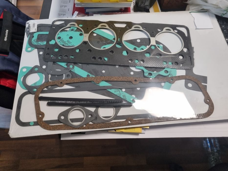 Set garnituri garnitura chiulasa tractor utilaje agricole fiat 215 250