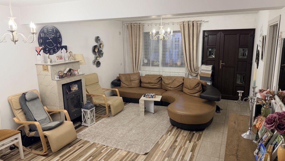 Casa etaj cu 3 dormitoare ,2 bai ,living ,2 dresing-uri PROPRIETAR .