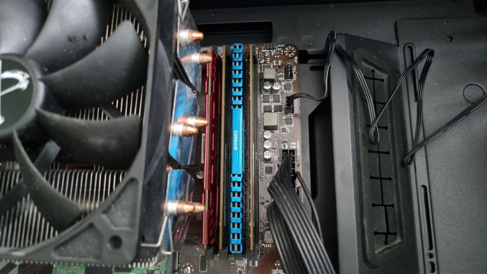 Kit placa de baza b450 a pro max, ryzen 5 2400g, 16gb ram, ssd m2 240gb, cooler