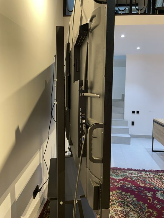 86 dyuymli Intouch sensorli displey — maktab va ofislar uchun