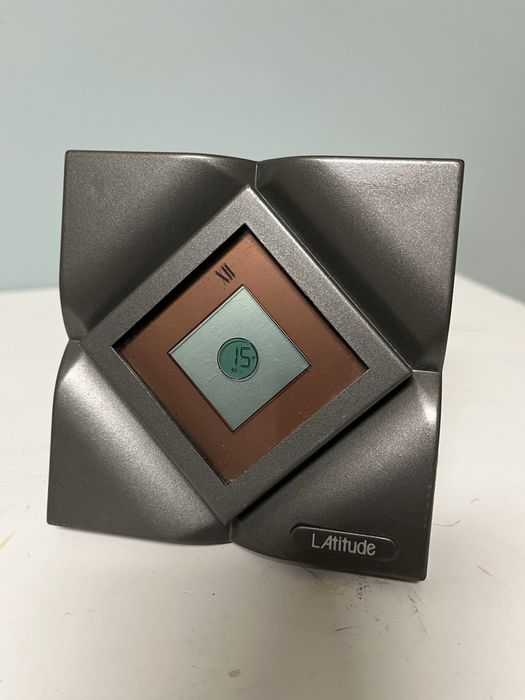 Llatitude екектронен часовник римски дигитални цифри