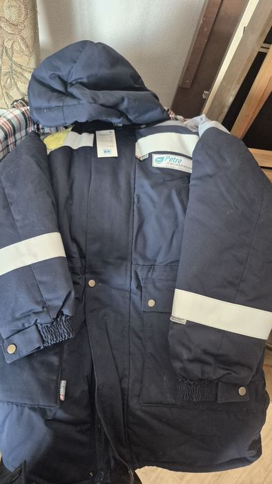 Продается спецодежда. куртка и комбинезон..