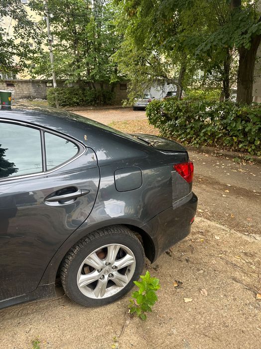 Lexus is 220D 2006. 177cp