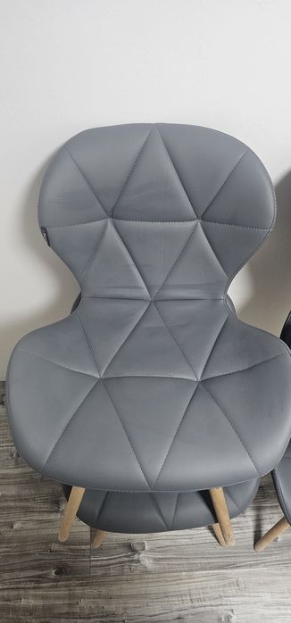 Scaune tip piele (vinil)