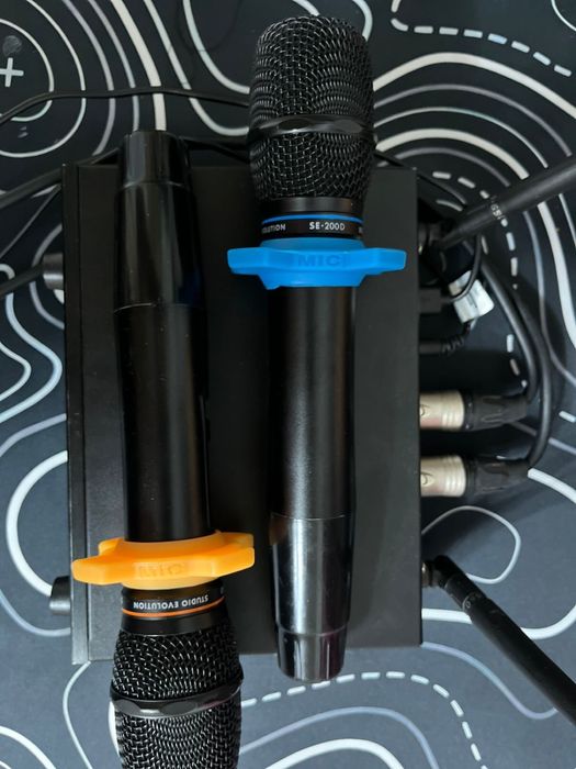 Безпроводные микрофоны и база