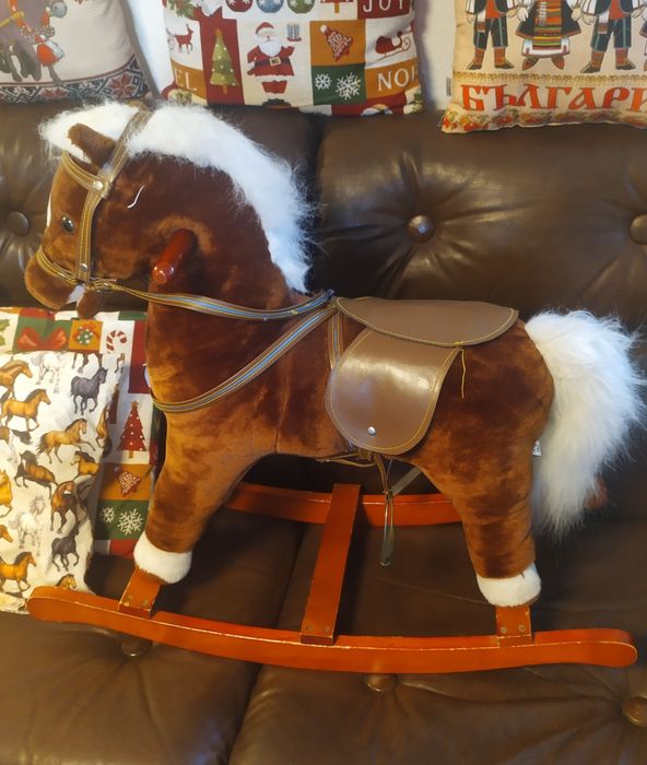 Детско люлеещо се конче