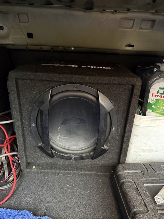 Бас каса с усилвател