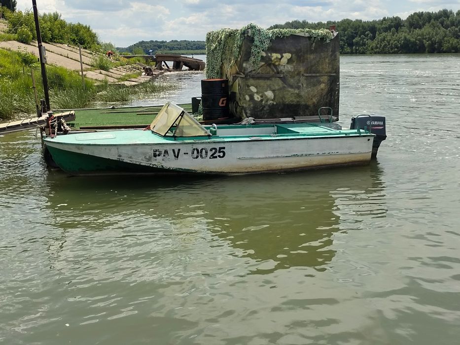 Продам катер Амур с мотором 85 л/с