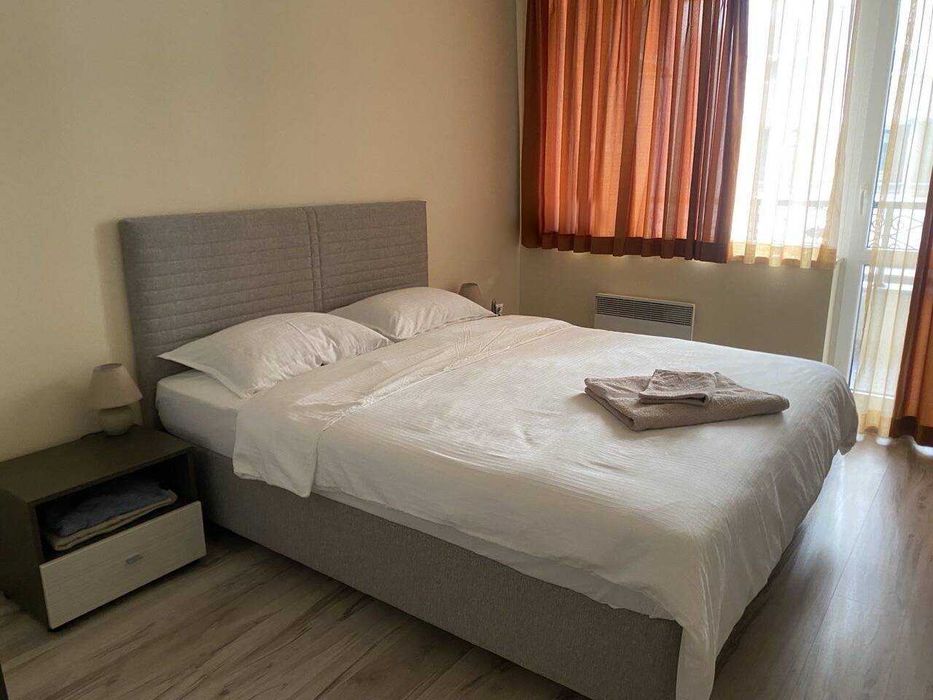 Дава се под наем Двустаен апартамент в Бургас, Лазур - 55 кв.м за 612 € - Снимка #2