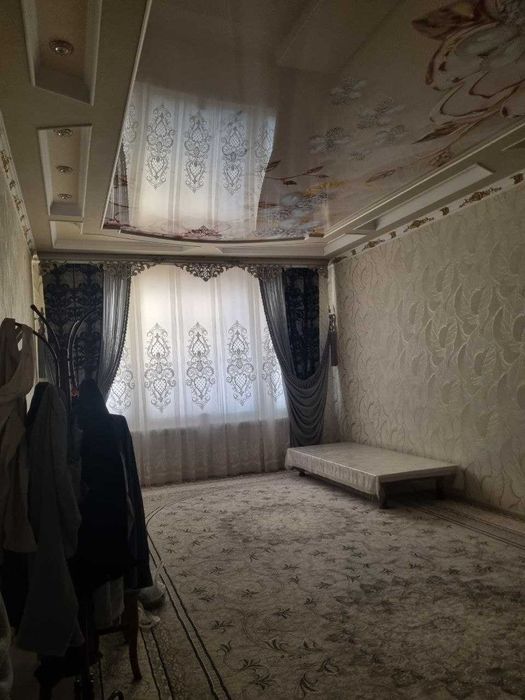 Шаҳарнинг зўр жойида жойлашган уй сотилади!