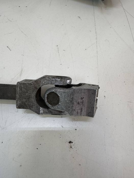 Coloana blocator cruce cardanica volan BMW Seria 3 E90 E91 E92 E93 320