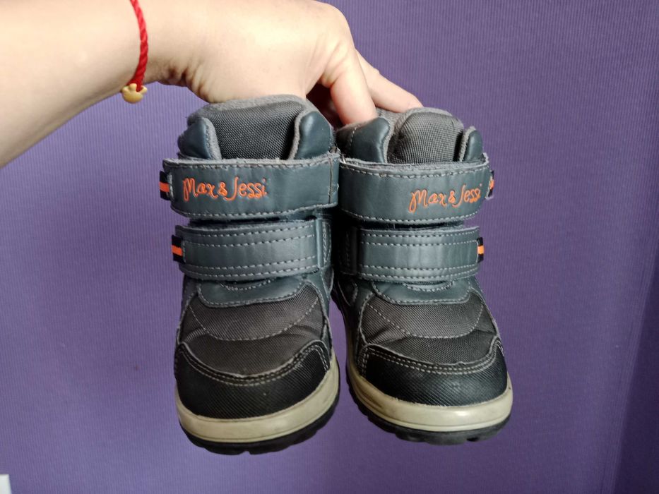 Продам ботинки демисезонные и кеды для мальчика