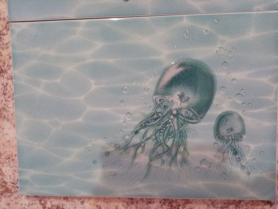 Кафель новый  в ванну или туалет.