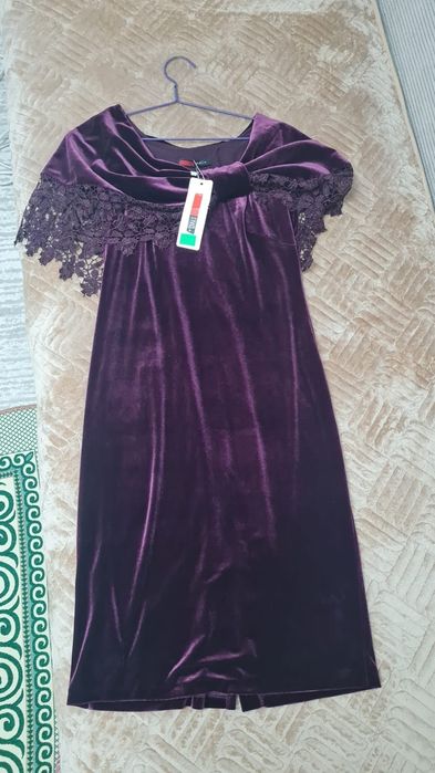 Продам новое велюровое платье