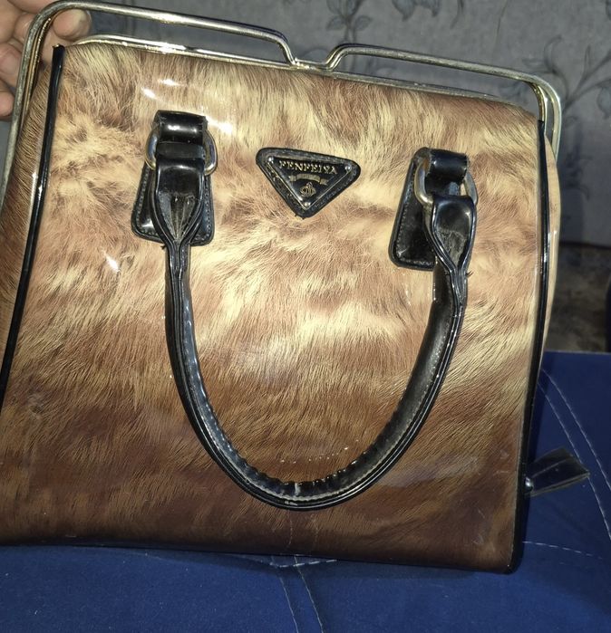 Продаётся сумка лакированная