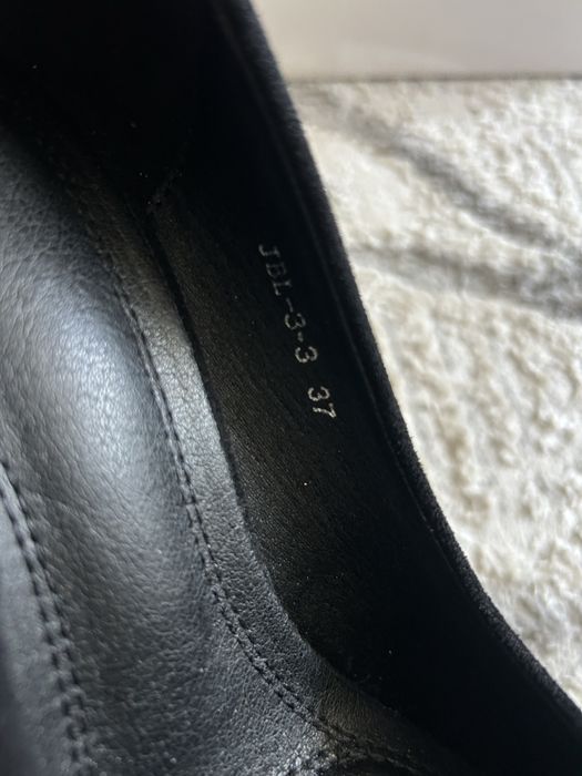 Продам новые замшевые туфли