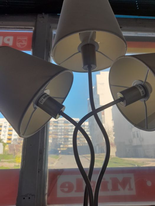 Лампион от плат и окръглен триъгълен свети много красиво