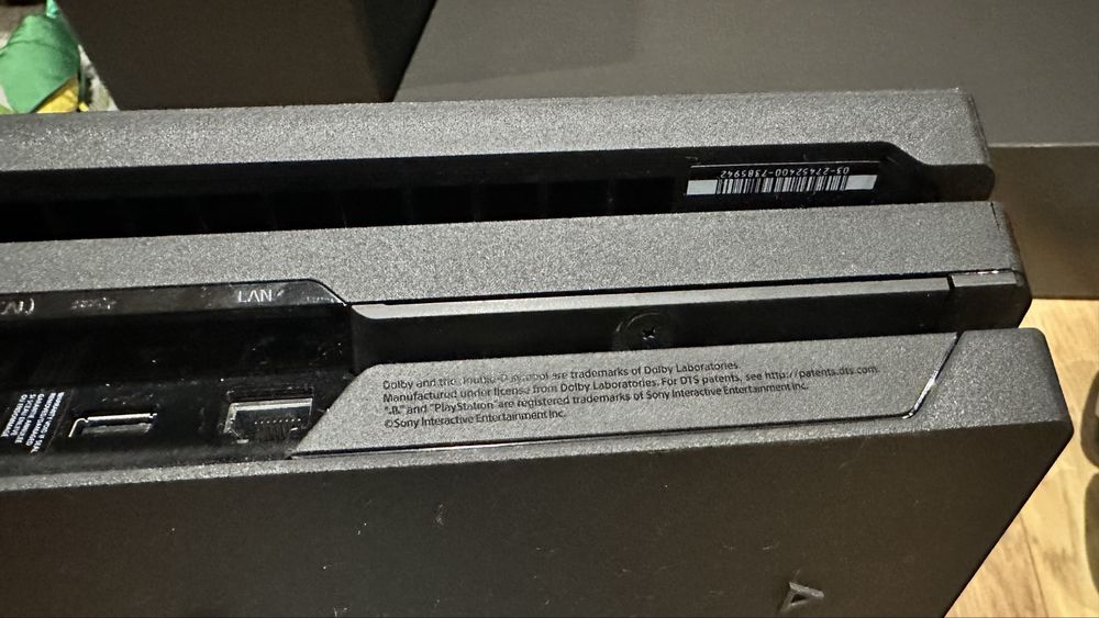 Consola Playstation PS4 + controller + dock station