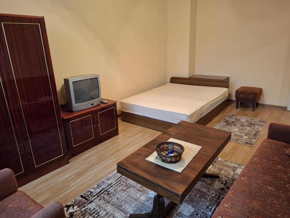 Дава се под наем Едностаен апартамент в Хасково, Център - 50 кв.м за 178.5 € - Снимка #1