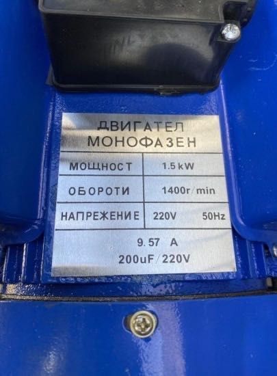 Качествена чугунена месомелачка с електромотор 1,5KW в ново състояние
